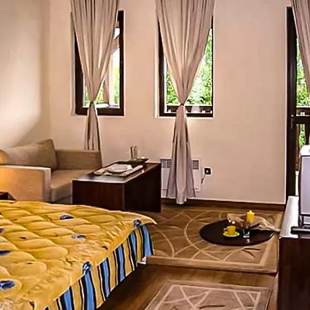 Amazing Overlooking The Majestic Mountains * بانسكو