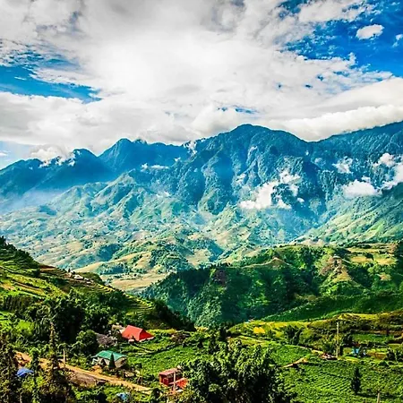 Amazing Overlooking The Majestic Mountains بانسكو
